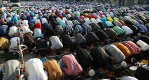 мусульмане молятся